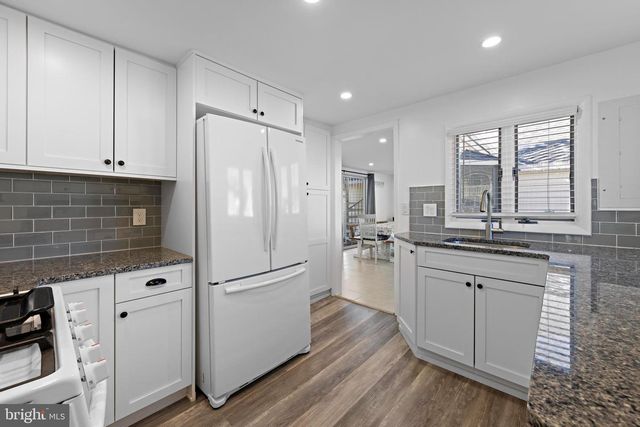 200 N 17TH ST, Surf City, NJ 08008