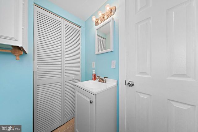 200 N 17TH ST, Surf City, NJ 08008