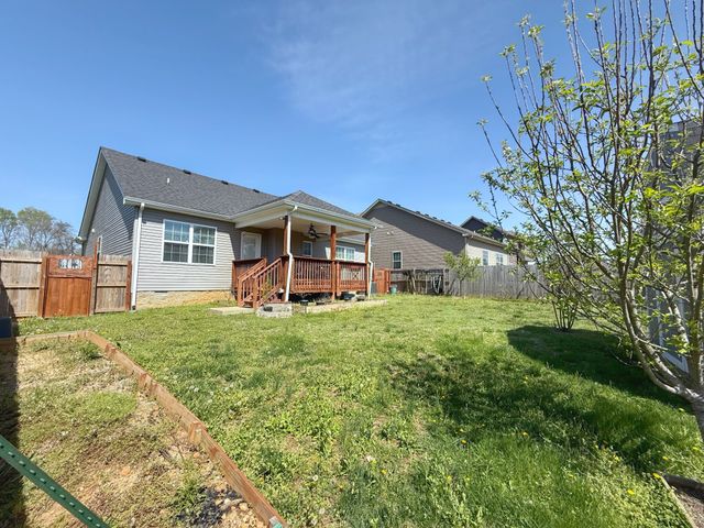 1126 Eagles View Dr, Clarksville, TN 37040