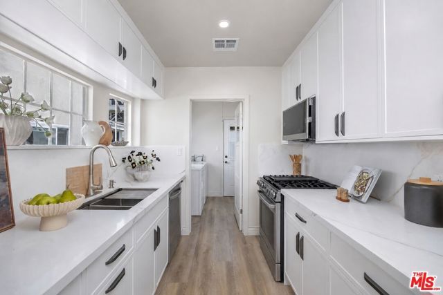 718 Westbourne Drive, West Hollywood, CA 90069
