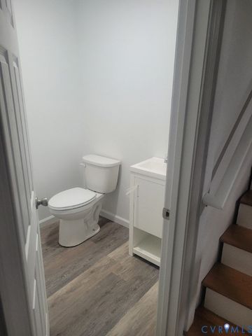 906 Equestrian Trail Rd, New Canton, VA 23123