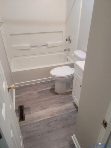 906 Equestrian Trail Rd, New Canton, VA 23123