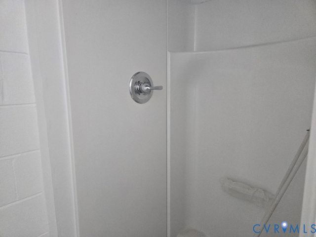 906 Equestrian Trail Rd, New Canton, VA 23123