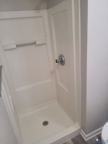 906 Equestrian Trail Rd, New Canton, VA 23123