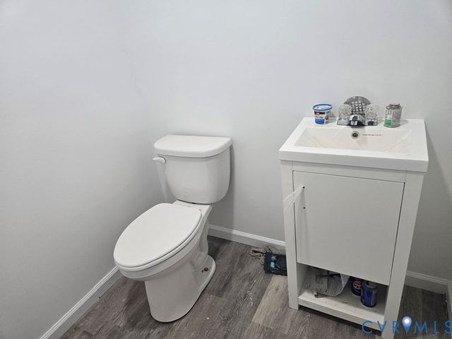 906 Equestrian Trail Rd, New Canton, VA 23123