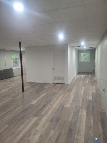 906 Equestrian Trail Rd, New Canton, VA 23123