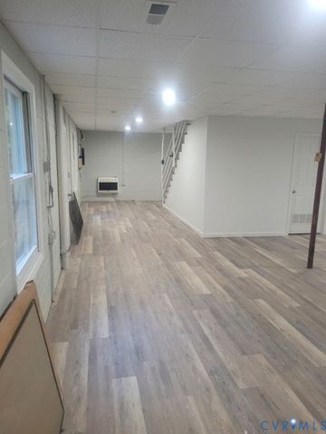 906 Equestrian Trail Rd, New Canton, VA 23123