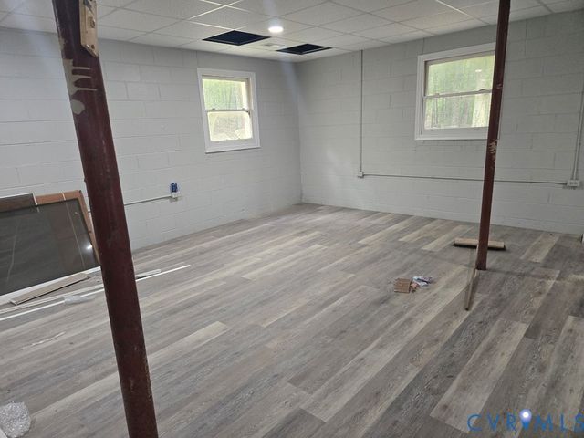 906 Equestrian Trail Rd, New Canton, VA 23123