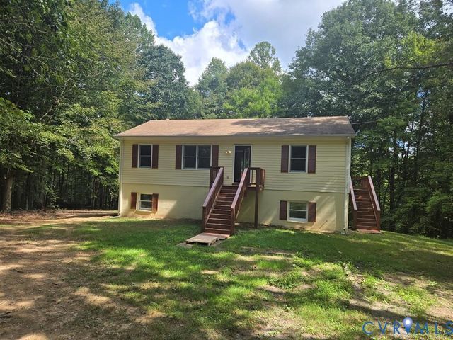 906 Equestrian Trail Rd, New Canton, VA 23123