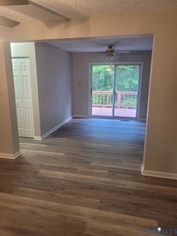 906 Equestrian Trail Rd, New Canton, VA 23123