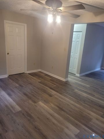 906 Equestrian Trail Rd, New Canton, VA 23123