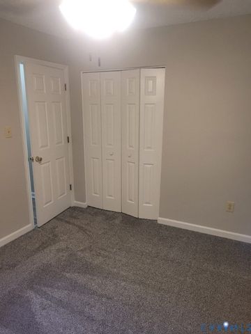 906 Equestrian Trail Rd, New Canton, VA 23123