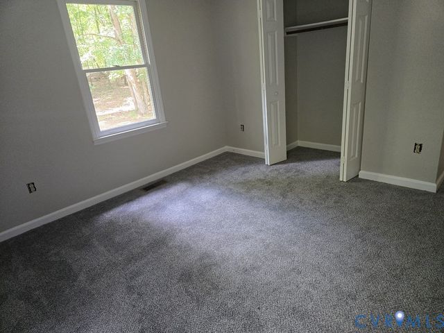 906 Equestrian Trail Rd, New Canton, VA 23123