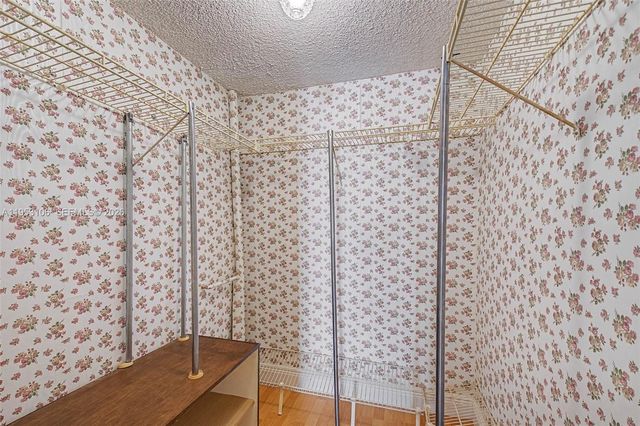 1420 Brickell Bay Dr 904B, Miami, FL 33131