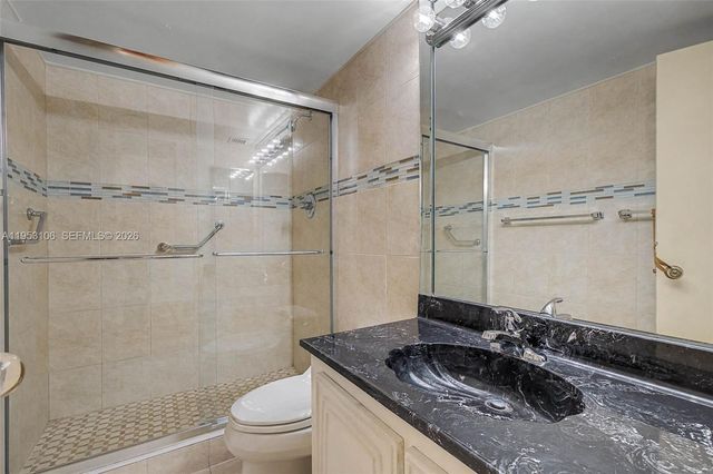 1420 Brickell Bay Dr 904B, Miami, FL 33131