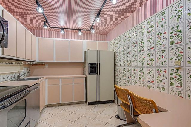 1420 Brickell Bay Dr 904B, Miami, FL 33131