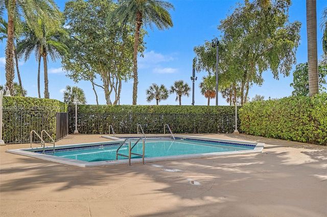 1420 Brickell Bay Dr 904B, Miami, FL 33131