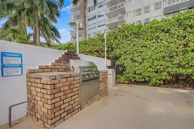 1420 Brickell Bay Dr 904B, Miami, FL 33131