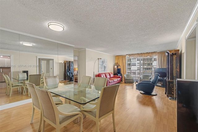 1420 Brickell Bay Dr 904B, Miami, FL 33131