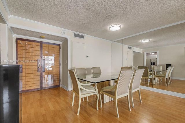 1420 Brickell Bay Dr 904B, Miami, FL 33131