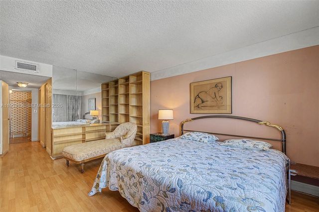 1420 Brickell Bay Dr 904B, Miami, FL 33131