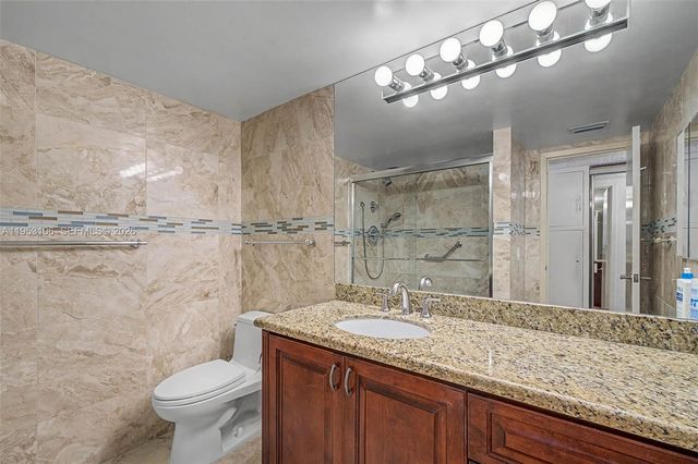 1420 Brickell Bay Dr 904B, Miami, FL 33131