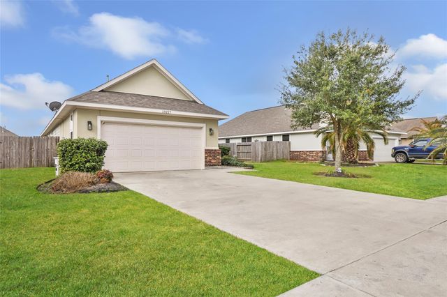 13227 Champions Cup Way, Dayton, TX 77535