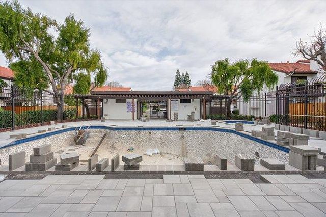 745 Williamsburg Way, Gilroy, CA 95020