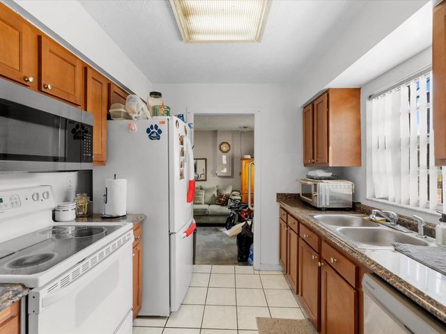 1810 GREEN RIDGE ROAD, Tampa, FL 33619