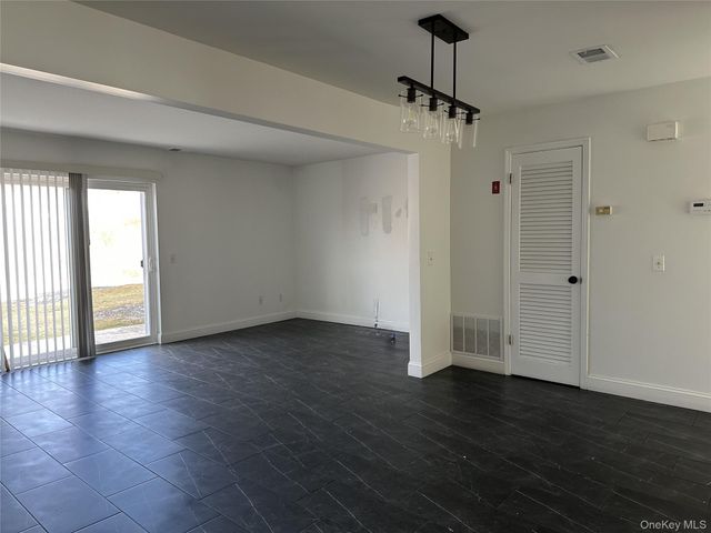 276 Temple Hill Road 1407, New Windsor, NY 12553