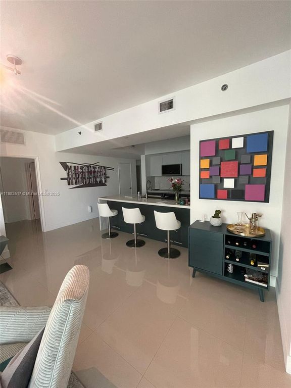 950 Brickell Bay Dr 1210, Miami, FL 33131