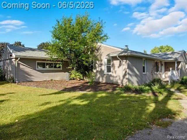 2075 Gulliver Drive, Troy, MI 48085