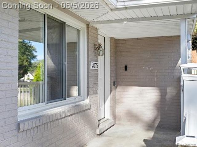 2075 Gulliver Drive, Troy, MI 48085