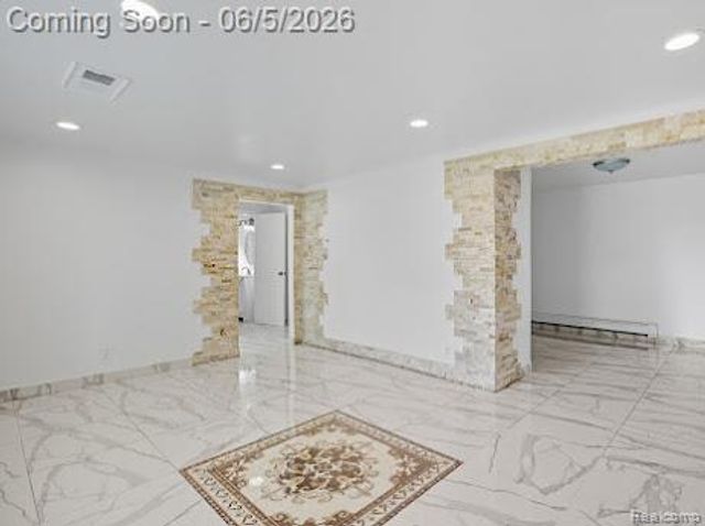 2075 Gulliver Drive, Troy, MI 48085