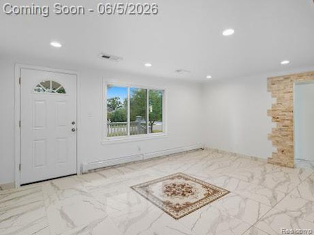 2075 Gulliver Drive, Troy, MI 48085