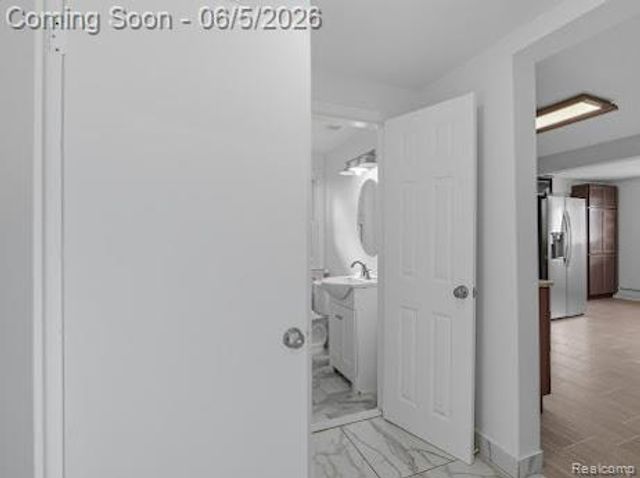 2075 Gulliver Drive, Troy, MI 48085
