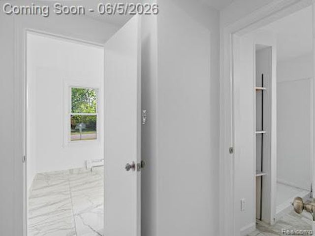 2075 Gulliver Drive, Troy, MI 48085