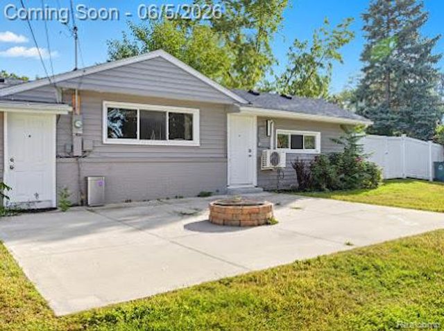 2075 Gulliver Drive, Troy, MI 48085