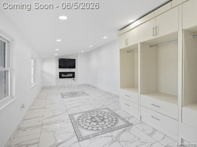 2075 Gulliver Drive, Troy, MI 48085