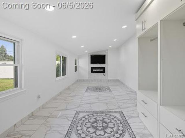 2075 Gulliver Drive, Troy, MI 48085