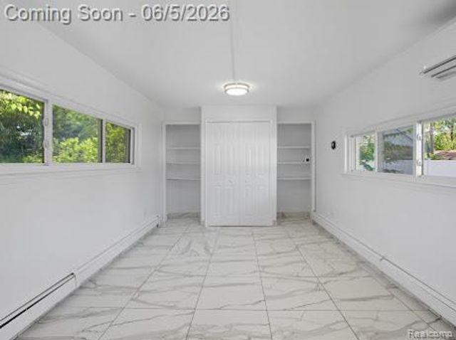 2075 Gulliver Drive, Troy, MI 48085