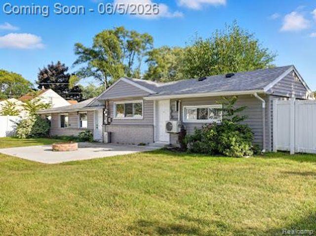 2075 Gulliver Drive, Troy, MI 48085