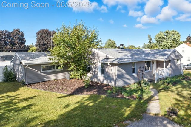 2075 Gulliver Drive, Troy, MI 48085