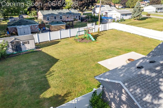 2075 Gulliver Drive, Troy, MI 48085