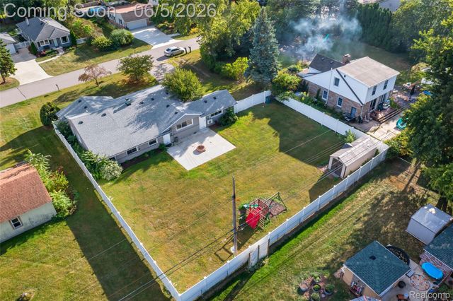2075 Gulliver Drive, Troy, MI 48085