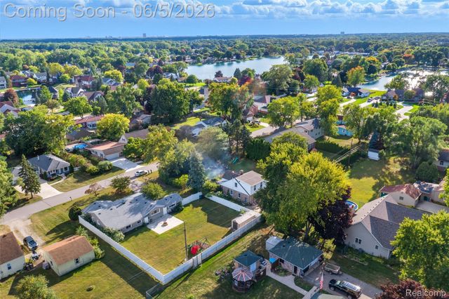 2075 Gulliver Drive, Troy, MI 48085