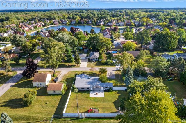 2075 Gulliver Drive, Troy, MI 48085