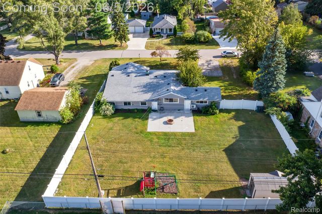 2075 Gulliver Drive, Troy, MI 48085