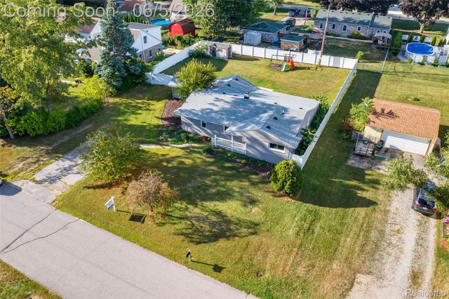 2075 Gulliver Drive, Troy, MI 48085