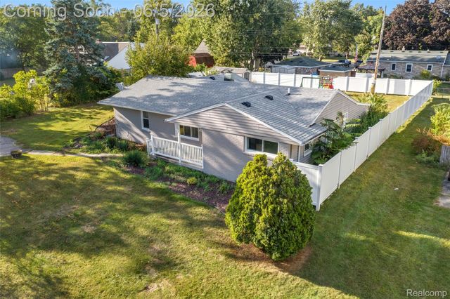 2075 Gulliver Drive, Troy, MI 48085
